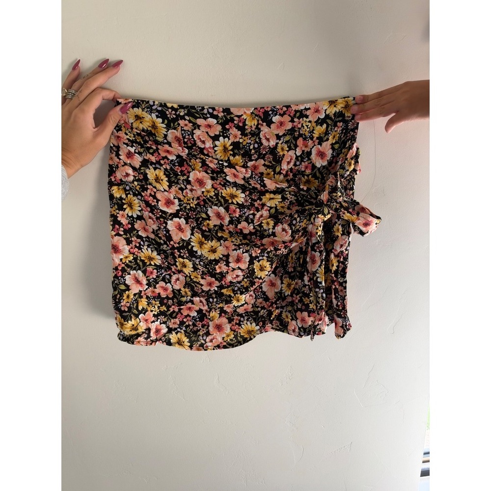 Forever 21 Floral Wrap Skort Size Small Black Pink Yellow Tie Waist